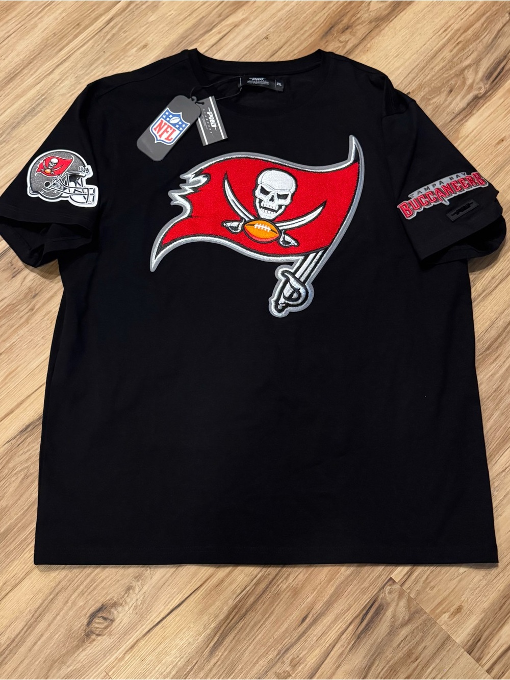 Pro Standard NFL Tampa Bay Buccaneers Embroidered Men's T-Shirt Football 2XL NWT